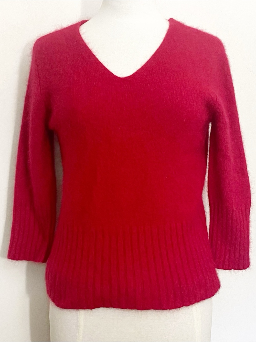 Apostrophe Angora Blend V-Neck Red Knit Sweater Ribbed Cuffs and Hem. XL